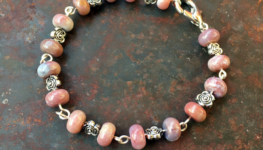 Armband med rosa stenpärlor av indisk agat